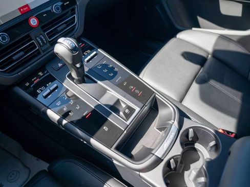 New 2026 Porsche Macan AWD/4WD image 18