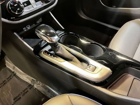 Used 2025 Buick Envista Sport Touring image 40