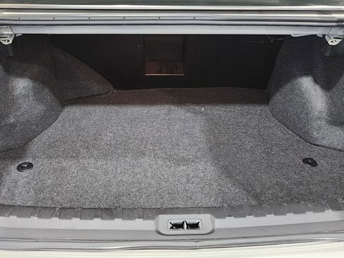 Used 2011 Buick Lucerne CX image 29