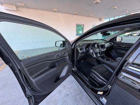 Used 2023 GMC Acadia SLT AWD/4WD image 11
