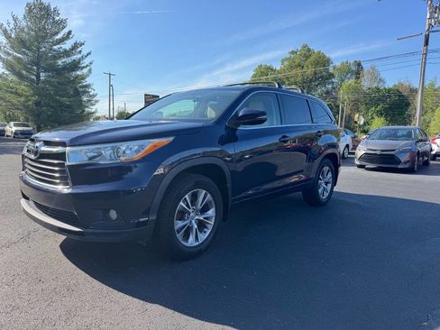 Used 2014 Toyota Highlander Plus AWD/4WD image 2