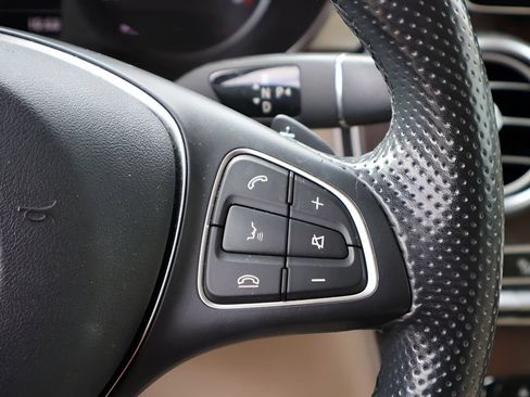 Used 2018 Mercedes-Benz GLC 300 4MATIC image 32