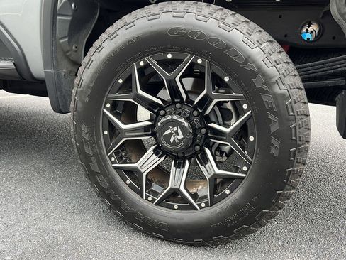 Used 2025 Chevrolet Silverado 2500 Custom w/ Custom Value Package AWD/4WD image 9