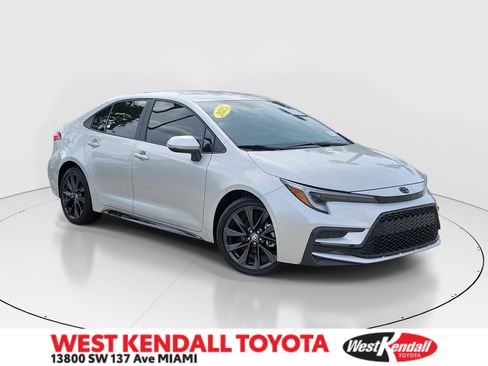 Used 2025 Toyota Corolla SE FWD image 1