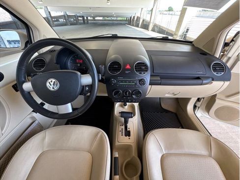 Used 2010 Volkswagen Beetle Final Edition FWD image 15