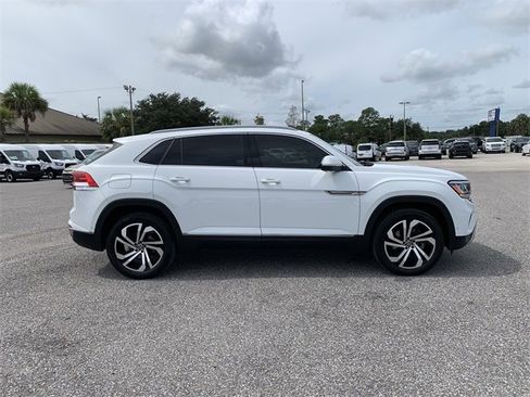 Used 2020 Volkswagen Atlas Cross Sport SEL Premium image 3