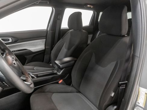 Used 2024 Jeep Compass Sport AWD/4WD image 9