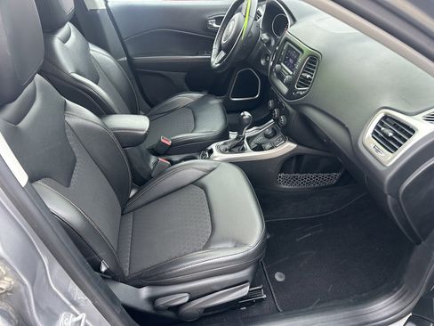 Used 2018 Jeep Compass Latitude image 12