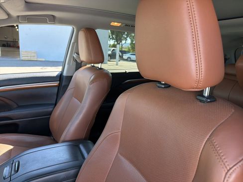 Used 2017 Toyota Highlander Limited Platinum AWD/4WD image 9