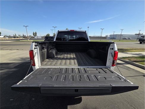 Used 2018 Ford F150 Platinum w/ Equipment Group 701A Luxury AWD/4WD image 8