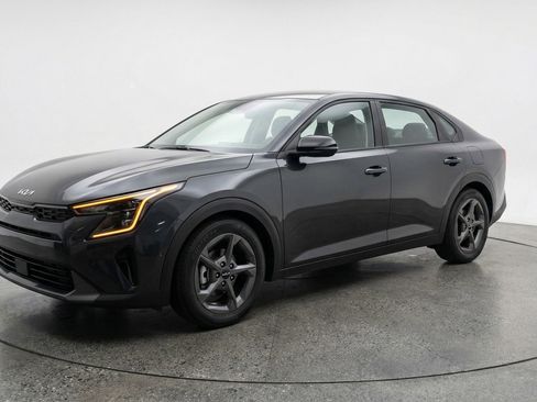 Used 2025 Kia K4 FWD image 3