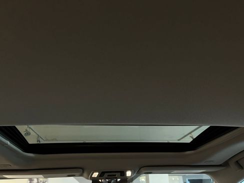 Used 2025 Toyota Sienna XLE image 30