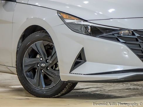 Used 2022 Hyundai Elantra SEL FWD image 3