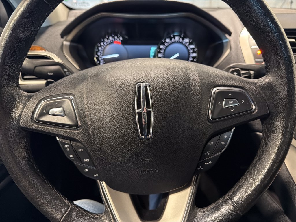 Used 2016 Lincoln MKZ FWD image 10