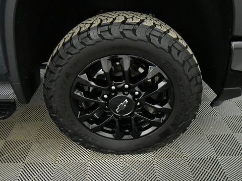 Used 2025 Chevrolet Silverado 3500 LTZ w/ Trail Boss Package image 17