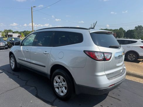 Used 2017 Chevrolet Traverse LS FWD image 5
