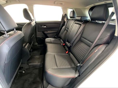 Used 2025 Nissan Rogue SV AWD/4WD image 19