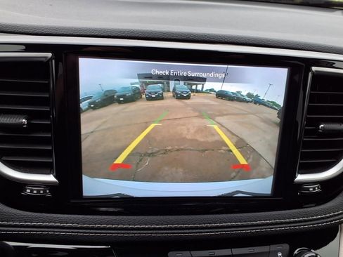 Certified 2021 Chrysler Pacifica Limited AWD/4WD image 6