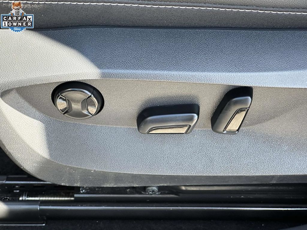 Used 2022 Volkswagen Taos SE AWD/4WD image 17