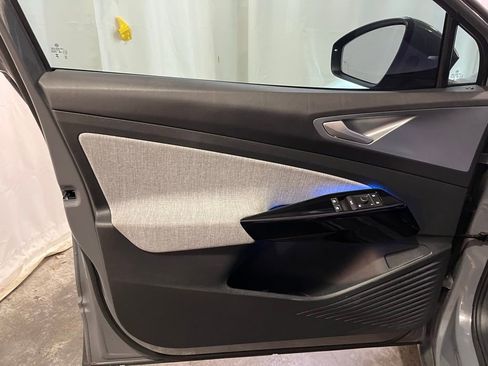 Used 2023 Volkswagen ID.4 Pro image 9