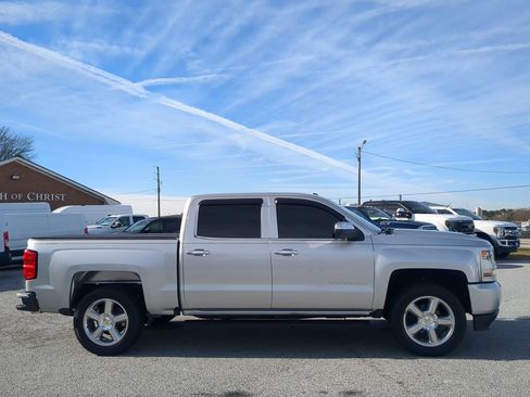 Used 2018 Chevrolet Silverado 1500 Custom w/ Custom Value Package image 2