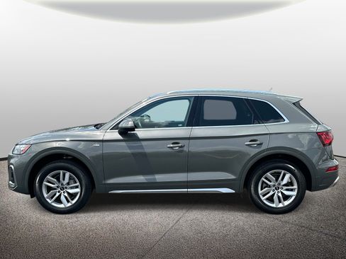 Used 2023 Audi Q5 2.0T Premium w/ Convenience Package AWD/4WD image 2