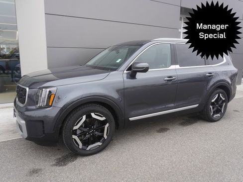 Used 2024 Kia Telluride EX image 3