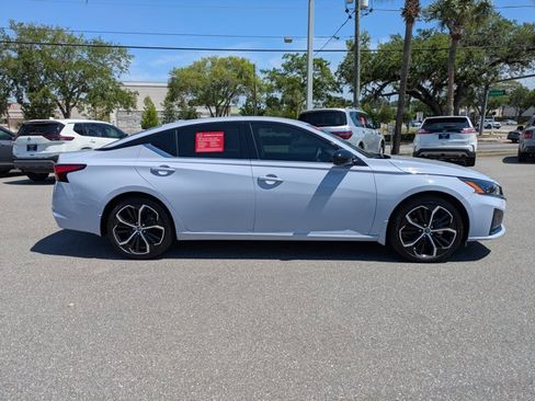 Certified 2025 Nissan Altima 2.5 SR FWD image 3