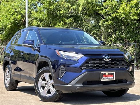 Used 2025 Toyota RAV4 XLE AWD/4WD image 2