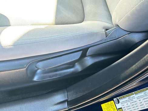Used 2022 Toyota Corolla LE FWD image 47