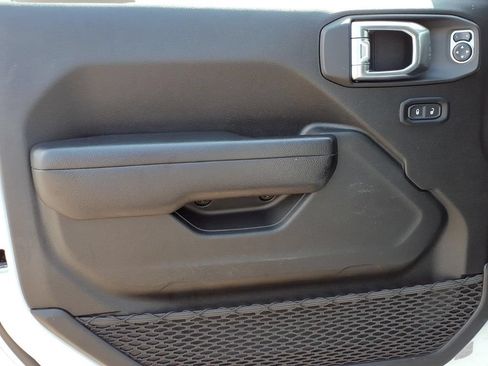 Used 2024 Jeep Wrangler Unlimited Rubicon AWD/4WD image 15