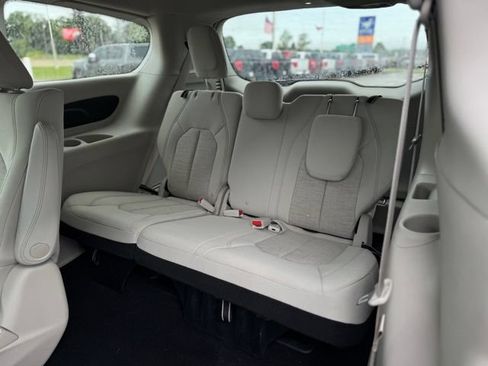 Used 2019 Chrysler Pacifica Touring Plus FWD image 13