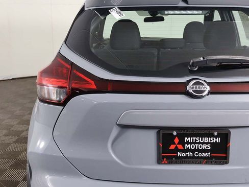 Used 2021 Nissan Kicks SR w/ Exterior Package FWD image 14