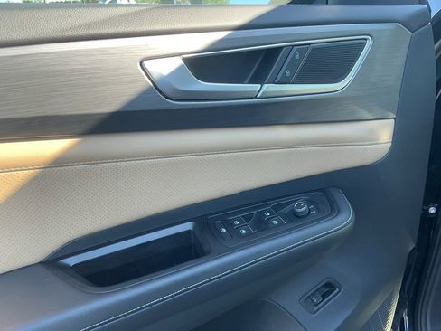 Used 2024 Volkswagen Atlas Cross Sport SE image 10