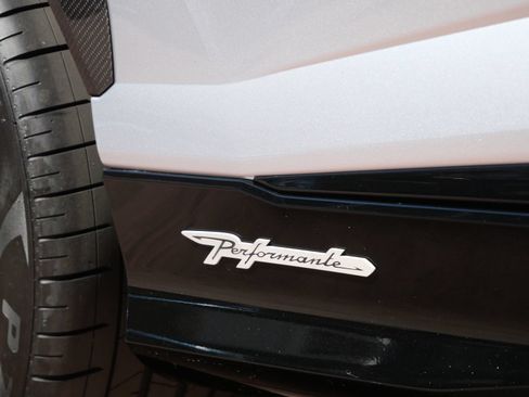 Used 2024 Lamborghini Urus Performante AWD/4WD image 33