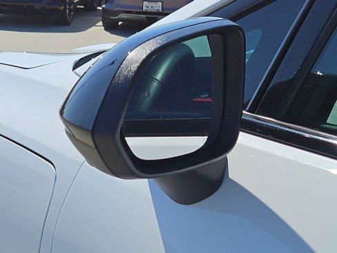 Used 2024 Chevrolet Equinox EV RS FWD image 18