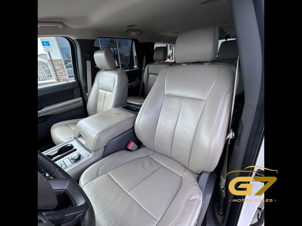 Used 2019 Ford Expedition XLT w/ Equipment Group 202A AWD/4WD image 19