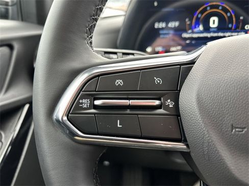 Used 2025 Chevrolet Equinox LT image 17