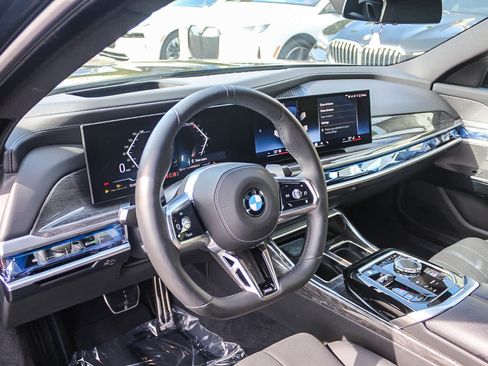 Used 2025 BMW 740i xDrive AWD/4WD image 17