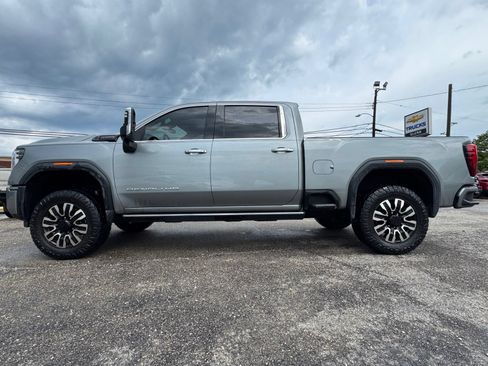 Used 2024 GMC Sierra 2500 Denali Ultimate w/ Max Trailering Package AWD/4WD image 3