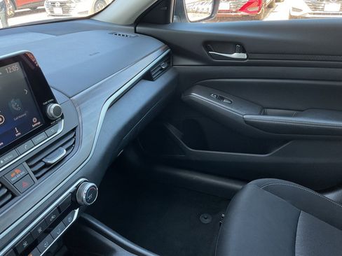 Used 2025 Nissan Altima 2.5 SV image 35