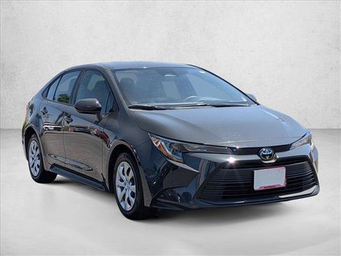 Certified 2025 Toyota Corolla LE FWD image 3