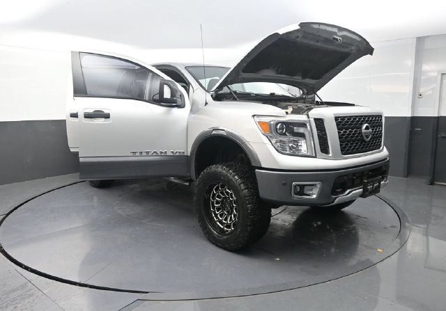 Used 2018 Nissan Titan PRO-4X w/ Pro-4x Convenience Package AWD/4WD image 39