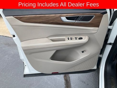 Used 2024 Volkswagen Atlas SE w/ Panoramic Sunroof Package FWD image 12