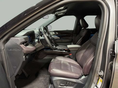Used 2026 Ford Explorer Platinum w/ LUX Leather Package AWD/4WD image 5