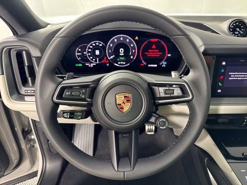 Used 2026 Porsche Cayenne S image 18