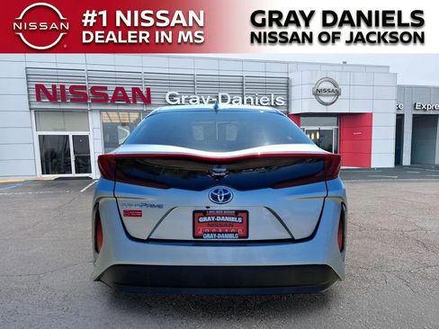 Used 2017 Toyota Prius Prime Premium image 6