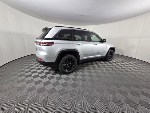 New 2026 Jeep Grand Cherokee Altitude image 8