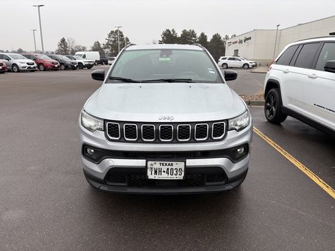 Used 2024 Jeep Compass Latitude image 4
