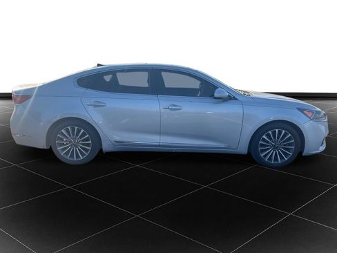 Used 2017 Kia Cadenza Premium w/ Luxury Package image 6